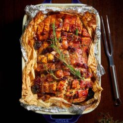 agriogourouno-sti-ladokolla-me-xera-frouta-baxarika-kai-mastixa-gastronomos-768×960