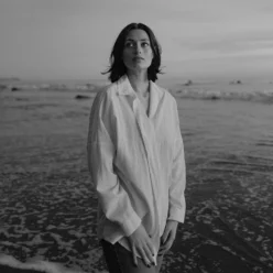 bw-woman-thinking555