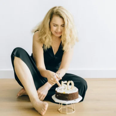 Οι άνθρωποι  σταματούν να γιορτάζουν τα γενέθλιά τους