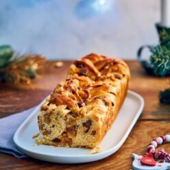 glyko-psomi-plexoyda-me-poyre-kastanoy-kai-sokolata-gastronomos-768×960