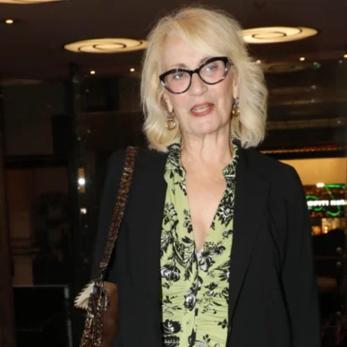 Θέμις Μπαζάκα: Δεν ξέρω αν με φοβίζει ο θάνατος, με φοβίζει η ανημπόρια