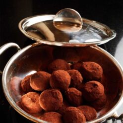 truffles-chocolat-noir-troyfes-me-mayri-sokolata_gastronomos-610x762 truffles-chocolat-noir-troyfes-me-mayri-sokolata_gastronomos-610×762