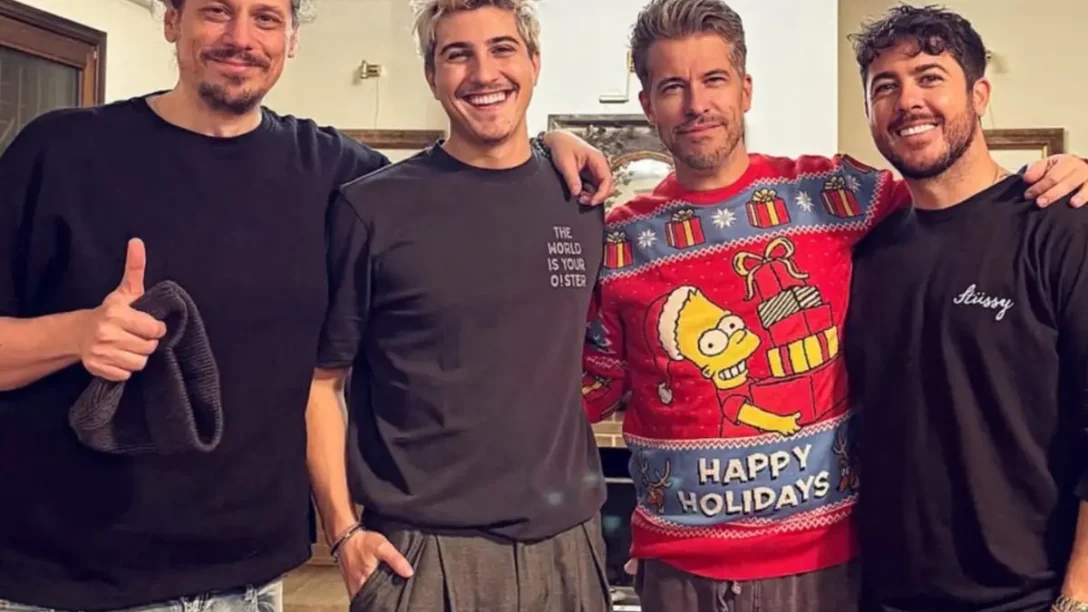 Χάρης Βαρθακούρης: Η φωτογραφία με τα αδέλφια του και οι ευχές για τα Χριστούγεννα