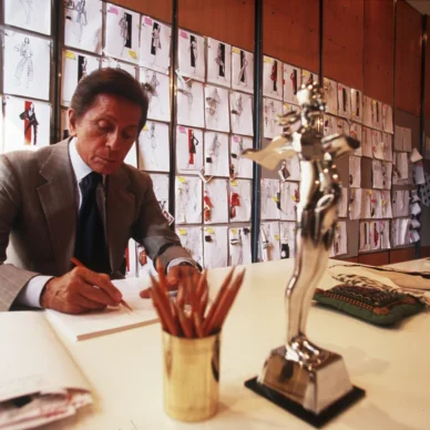 Πέθανε ο εμβληματικός σχεδιαστής μόδας, Βαλεντίνο