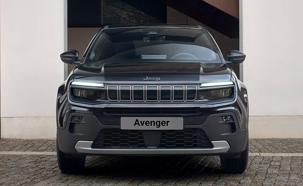 Μαύρος «κύκνος» το νέο Jeep Avenger Black Edition