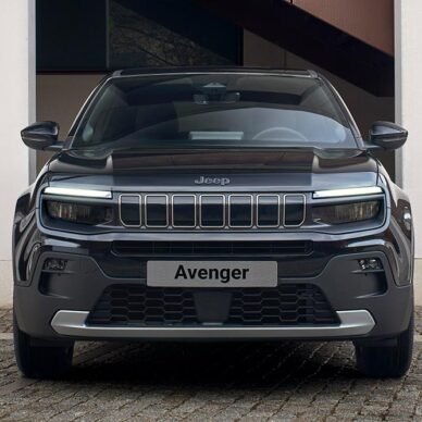 Μαύρος «κύκνος» το νέο Jeep Avenger Black Edition