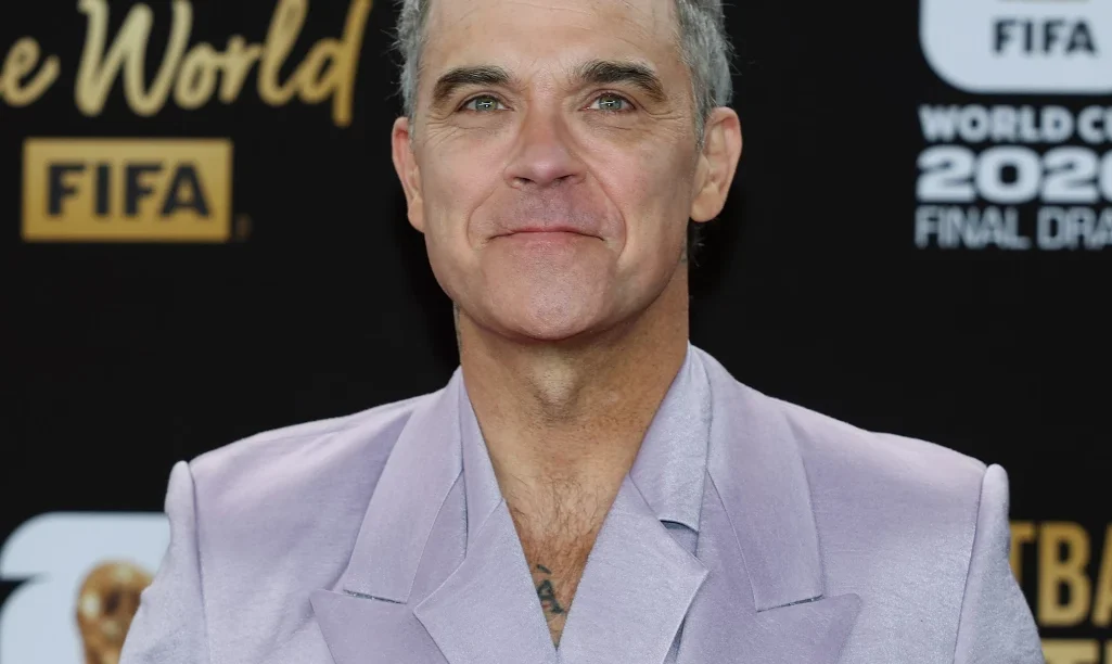 Ρόμπι Γουίλιαμς: Το «Britpop» τον στέφει βασιλιά των βρετανικών charts – Ξεπέρασε τους Beatles