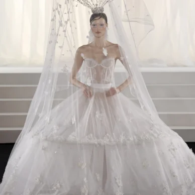 Η Celia Kritharioti παρουσίασε έκανε μια Old Hollywood Avant-Première στο Παρίσι