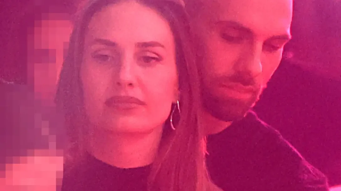 Κατερίνα Δαλάκα: Φιλιά και αγκαλιές σε βραδινή της έξοδο με τον σύντροφό της.