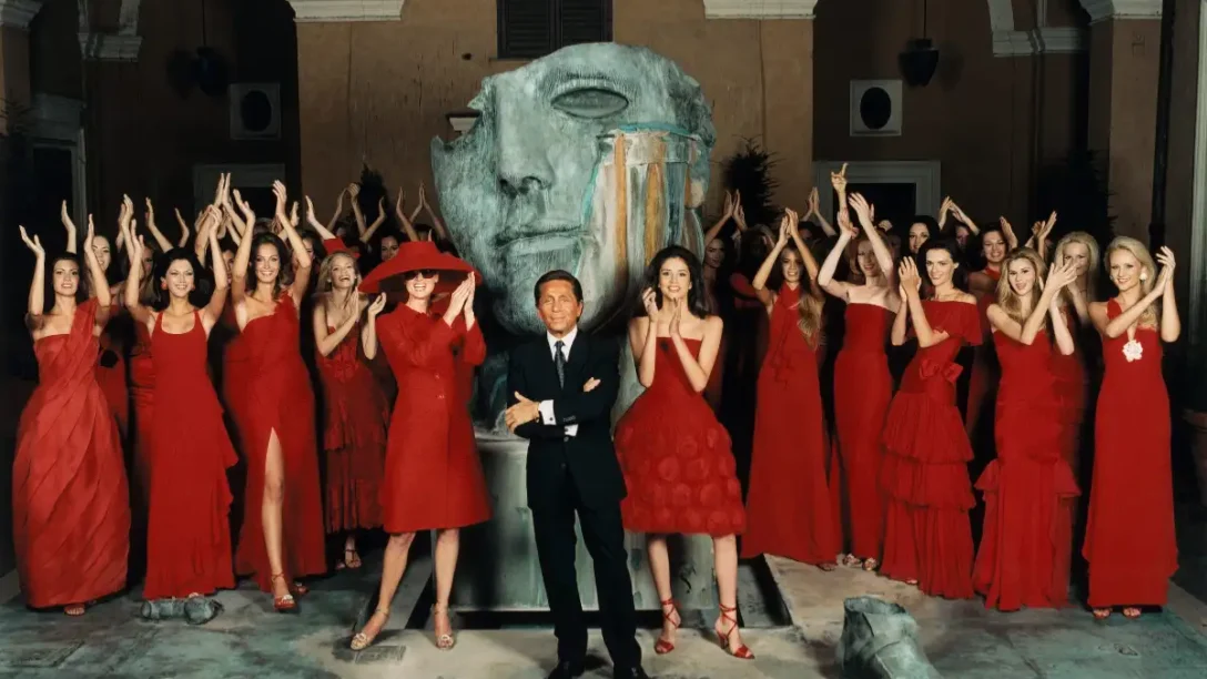 Valentino Garavani: Ένα μεγάλο αντίο στον σχεδιαστή που μας έμαθε να αγαπάμε το κόκκινο