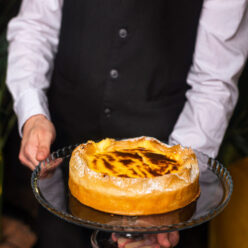 galatopita-me-xinomyzithra-gastronomos-768×960