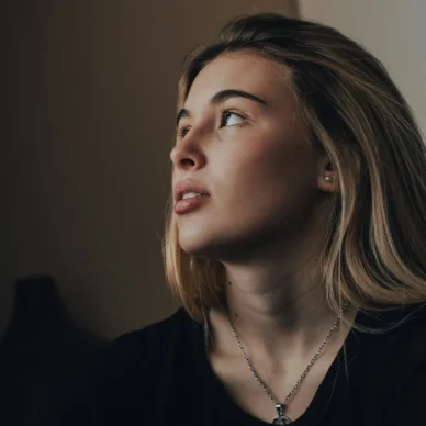 Ποιές συνήθειες αποφέυγουν οι άνθρωποι που φαίνονται νεότεροι