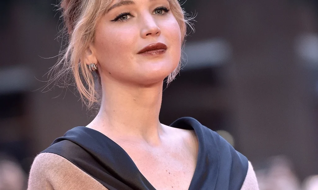 Η Τζένιφερ Λόρενς για την επιλόχειο κατάθλιψη: «Με το δεύτερο παιδί μου ένιωθα σαν να με κυνηγούσε μια τίγρη καθημερινά. Τόσο άγχος είχα»