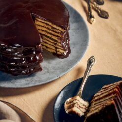 ke-ik-me-stro-seis-apo-lepto-pantespa-ni-kai-gla-so-sokola-tas_gastronomos-1-610×762