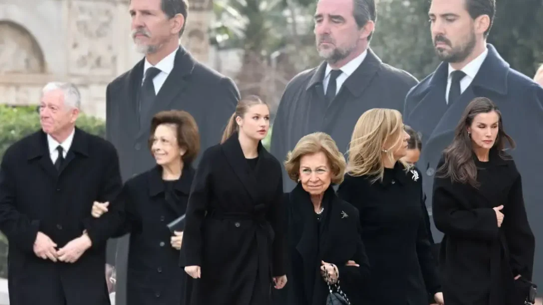 Κηδεία Πριγκίπισσας Ειρήνης: Πλήθος κόσμου στο τελευταίο αντίο – Συγκινημένη η Βασίλισσα Σοφία