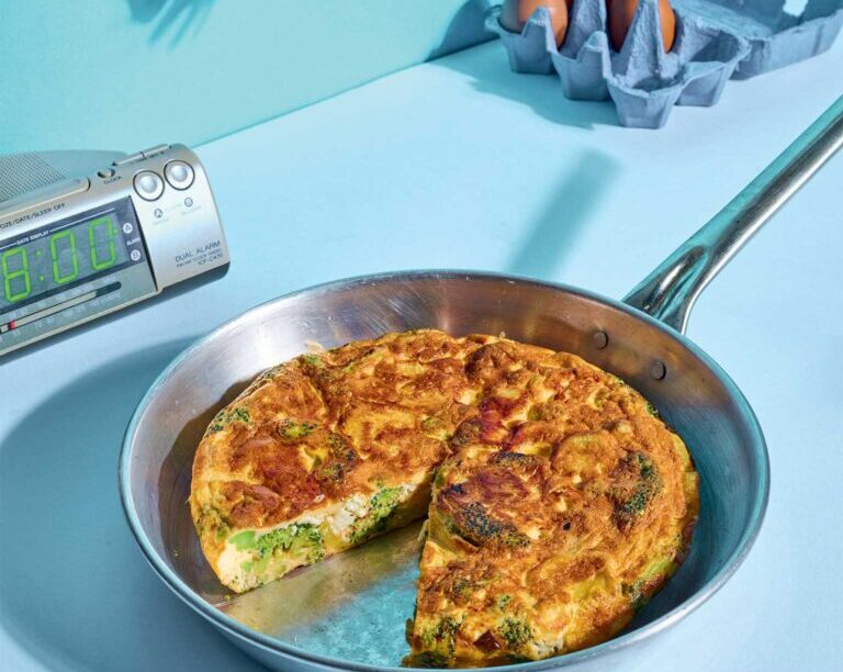 Ομελέτα αφράτη με πατάτες και μπρόκολο