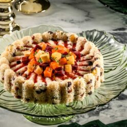 pilafi-leyko-kai-aromatiko-me-xiroys-karpoys-kai-melomenes-cheimoniatikes-rizes-gastronomos-610×762