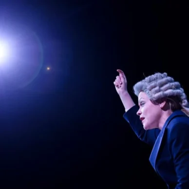 Οδηγός θεάτρου: 4 παραστάσεις που πρέπει να δεις τον Ιανουάριο (και δεν θα τις ξεχάσεις ποτέ)