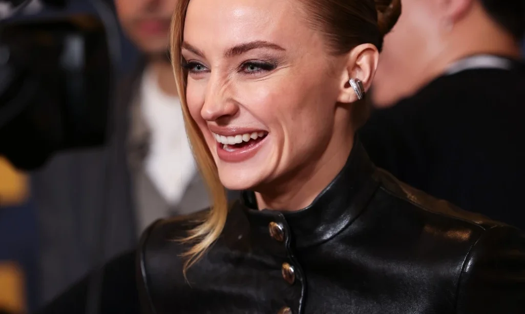 Η Σόφι Τέρνερ είναι χαρούμενη που έγινε μητέρα στα 23 της