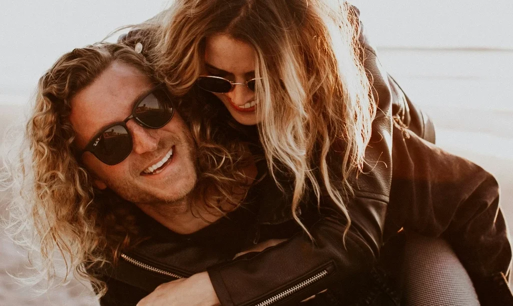 Οι άνθρωποι που είναι ευτυχισμένοι στη σχέση τους, έχουν αυτά τα 5 κοινά με τον σύντροφό τους