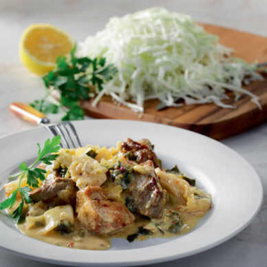Χοιρινό με λάχανο αυγολέμονο