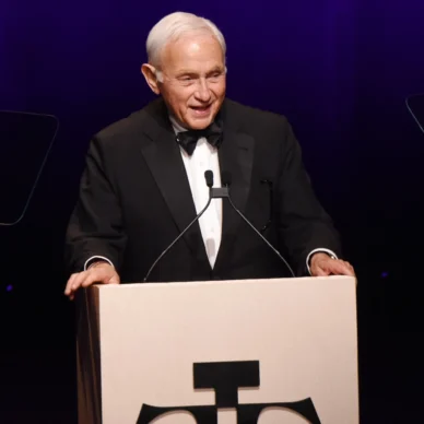 Σκάνδαλο Έπσταϊν: O δισεκατομμυριούχος της Victoria’s Secret, Λέσλι Γουέξνερ, αναφέρεται ως συνεργός του σεξουαλικού εγκληματία σε έγγραφο του FBI