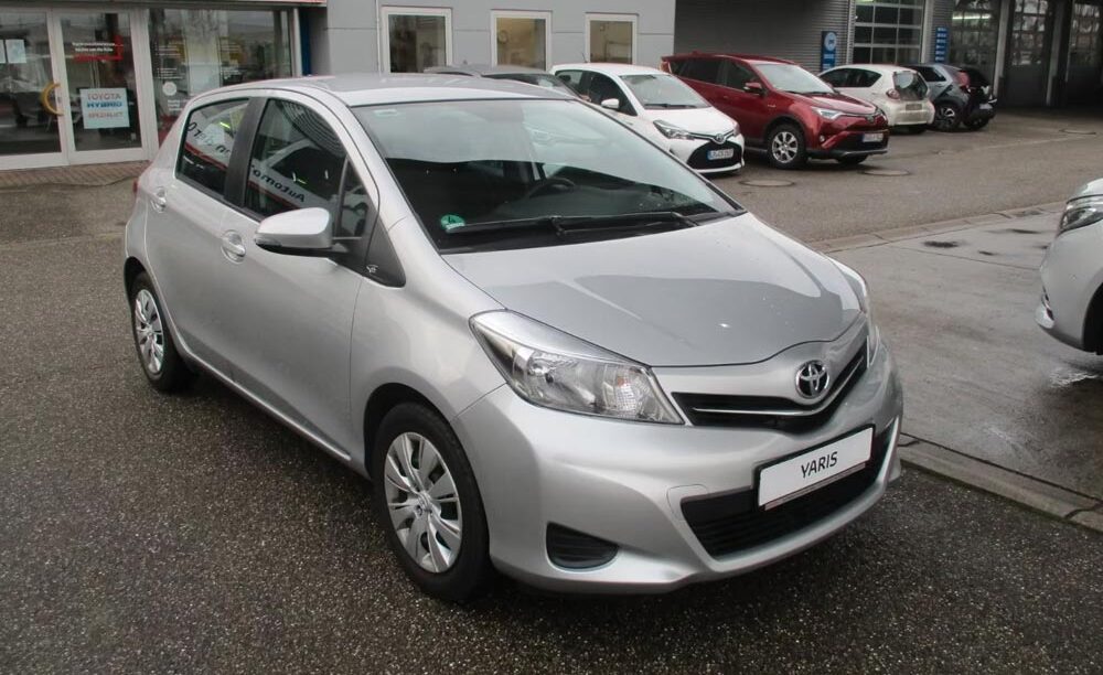 Κάποιος «ξέχασε» ένα Toyota Yaris του 2012 με 11.000 χλμ.