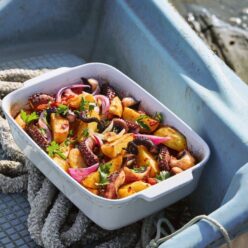 chtapodi-me-patates-gastronomos-768×960