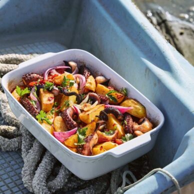 Χταπόδι με πατάτες στην κατσαρόλα