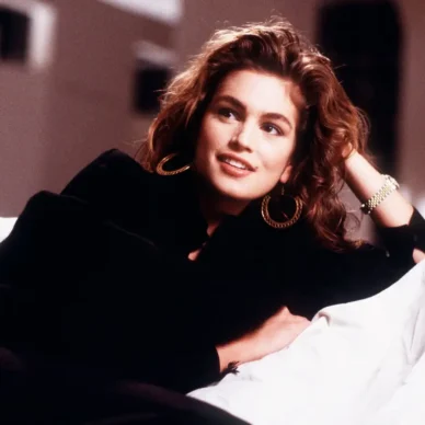 Η Cindy Crawford έγινε 60 και αποκαλύπτει τα skincare και wellness μυστικά της