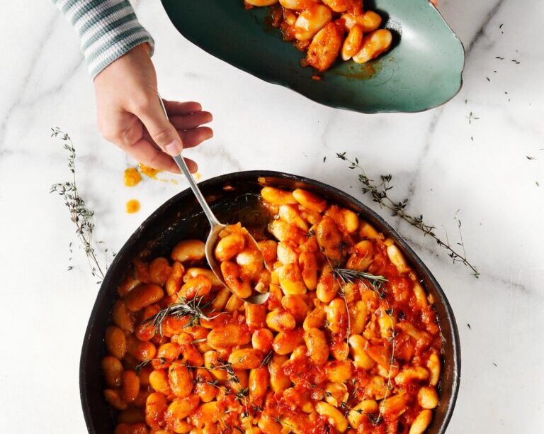 Γίγαντες φούρνου με ντομάτα, μέλι και δεντρολίβανο