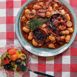 melomenoi-gigantes-ston-foyrno-me-pastoyrma-gastronomos_