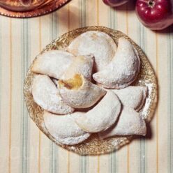 milopitakia-me-zymi-amygdaloy-vegan_gastronomos-768×960