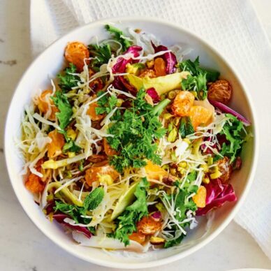 Σαλάτα πράσινη με φυστίκια και λαδολέμονο μανταρινιού