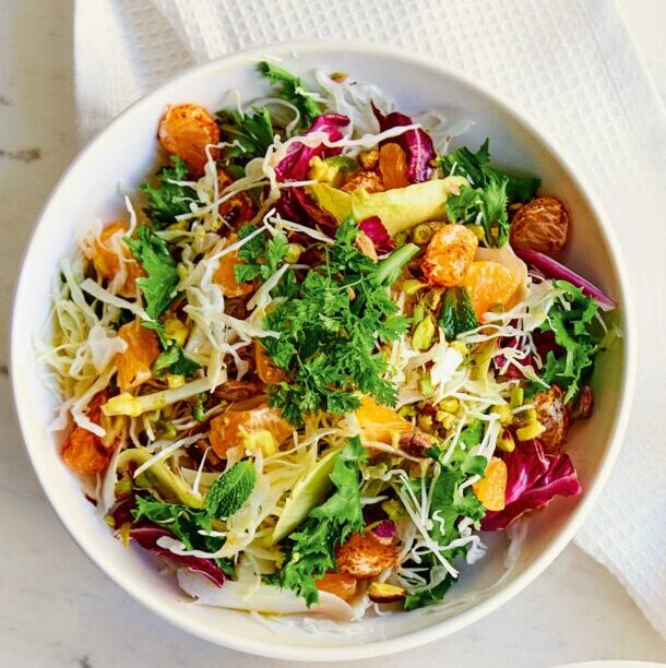 Σαλάτα πράσινη με φυστίκια και λαδολέμονο μανταρινιού