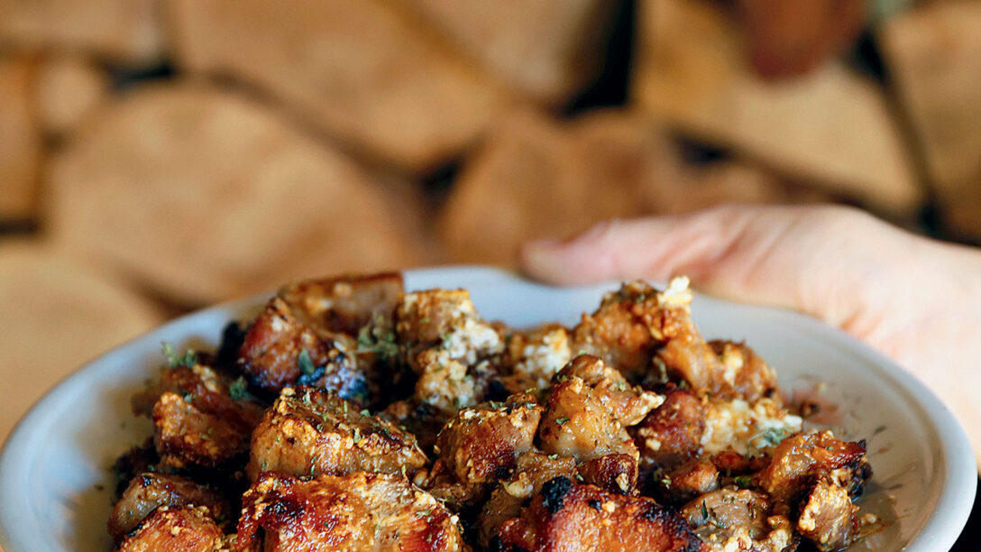 Χοιρινή τηγανιά με φέτα και ρίγανη, από τα Άγραφα