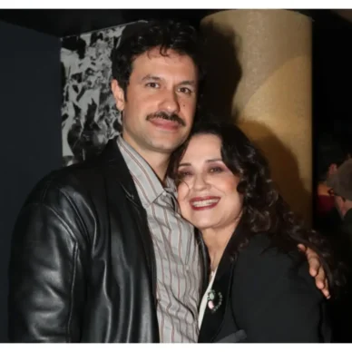 Ορφέας Αυγουστίδης: Στο πλευρό της μητέρας του, Μαρίας Τζομπανάκη