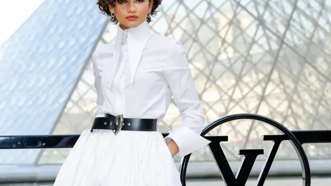 Zendaya: Εμφάνιση στα λευκά στο show της Louis Vuitton 