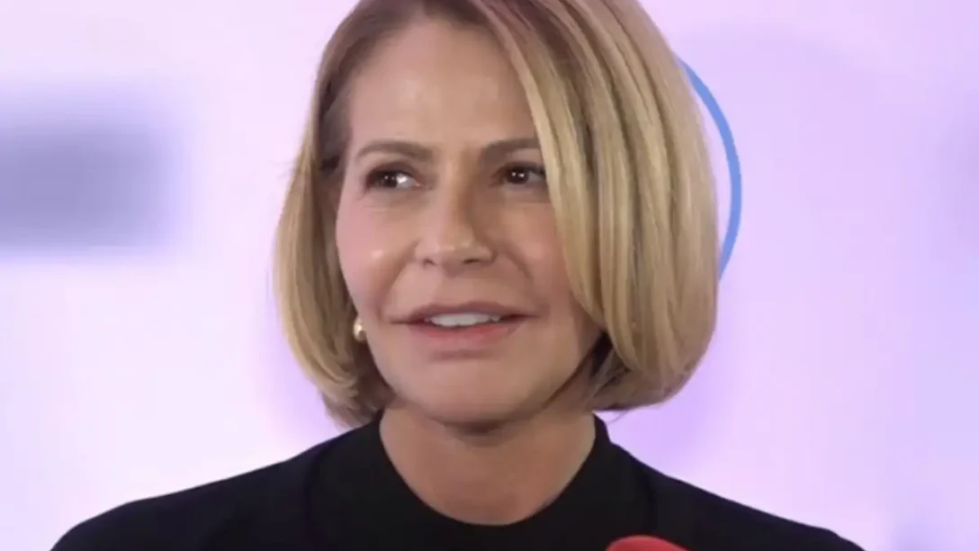 Τζένη Μπαλατσινού: Ο γάμος της κόρης της, τα αναληθή δημοσιεύματα και η ερώτηση που την έκανε να αντιδράσει