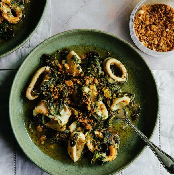 Καλαμαράκια με σπανάκι φουρνιστά