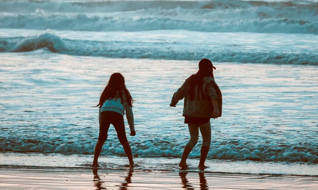 Οι γονείς που μεγαλώνουν συναισθηματικά ευφυή παιδιά, τους κάνουν τακτικά αυτές τις 9 ερωτήσεις