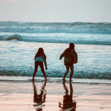 Οι γονείς που μεγαλώνουν συναισθηματικά ευφυή παιδιά, τους κάνουν τακτικά αυτές τις 9 ερωτήσεις