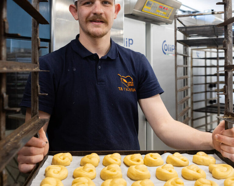 Λαμπροκούλουρα από τα Γιούλια