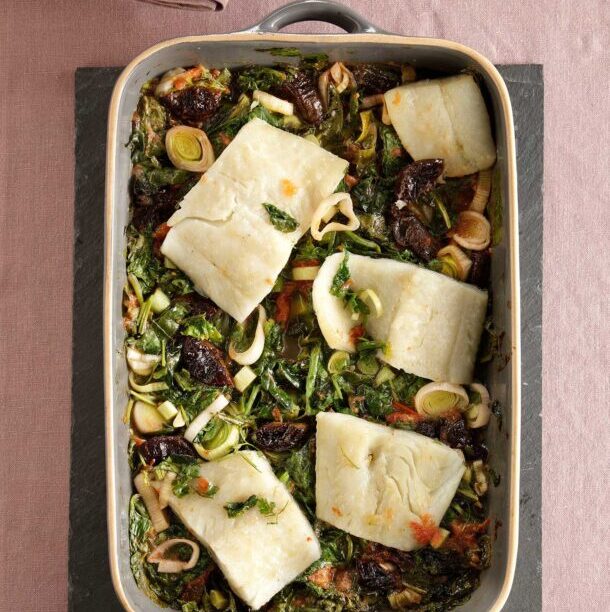 Μπακαλιάρος με μυρωδάτα χόρτα