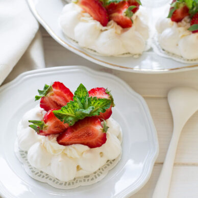 Πάβλοβες με φράουλες