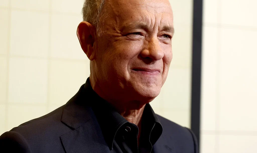 Ο Τομ Χανκς επιστρέφει στη μεγάλη οθόνη – Στο πλευρό του ο Bad Bunny και ο Κόλμαν Ντομίνγκο