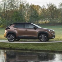 1920_yariscross_highgrade_preciousbronze_static-17-1