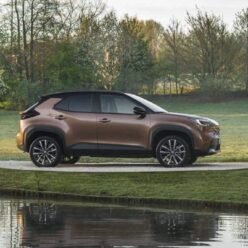 1920_yariscross_highgrade_preciousbronze_static-17-1