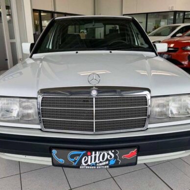 Mercedes 190E με 14.000 χλμ. λες και ανήκει σε μουσείο