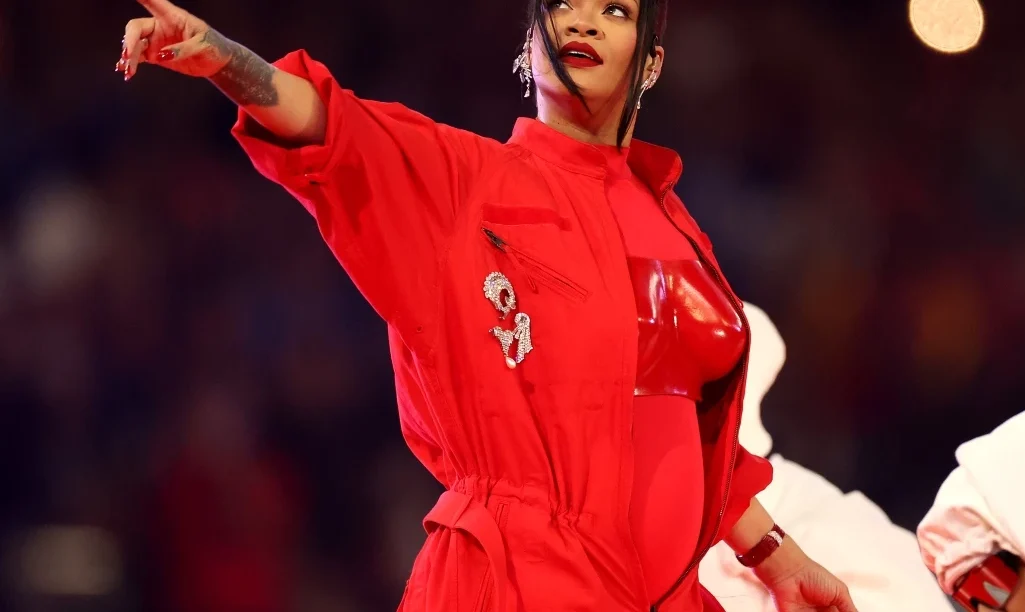 Ιστορικό ρεκόρ για τη Ριάνα: Είναι η πρώτη γυναίκα με πάνω από 200 εκατομμύρια πωλήσεις singles